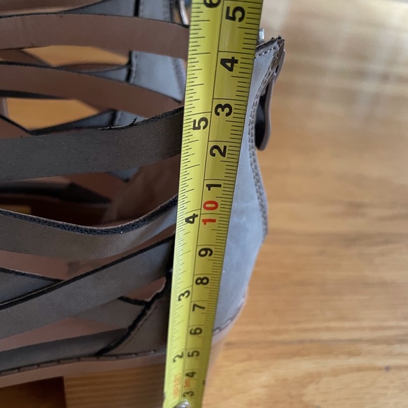 TG gladiator heel sandals, size 8.5. Gently worn. - Picture 7 of 10